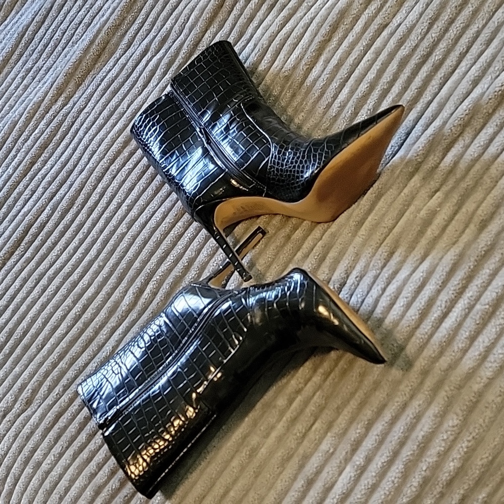 Express Black Croc-Embossed Pointed Toe Stiletto Booties